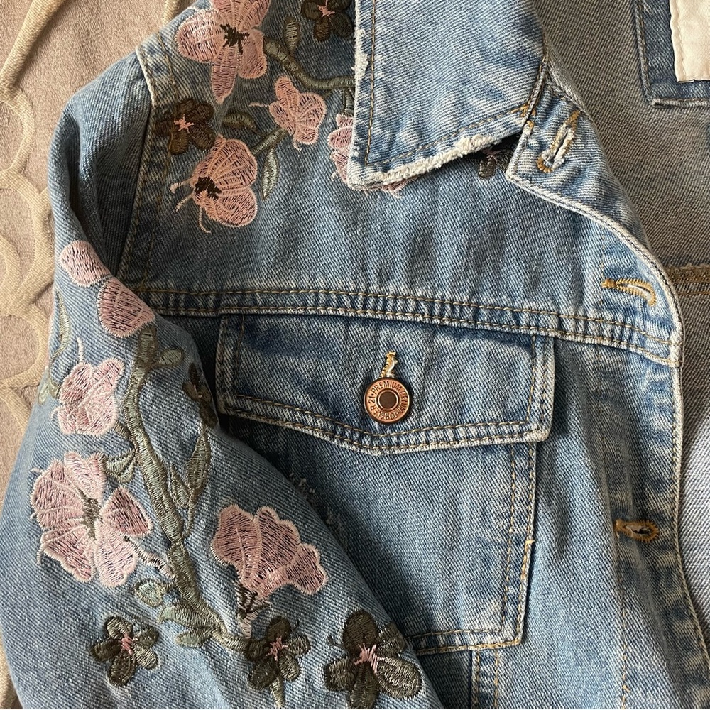 Floral Denim Jacket - Picture 4 of 5